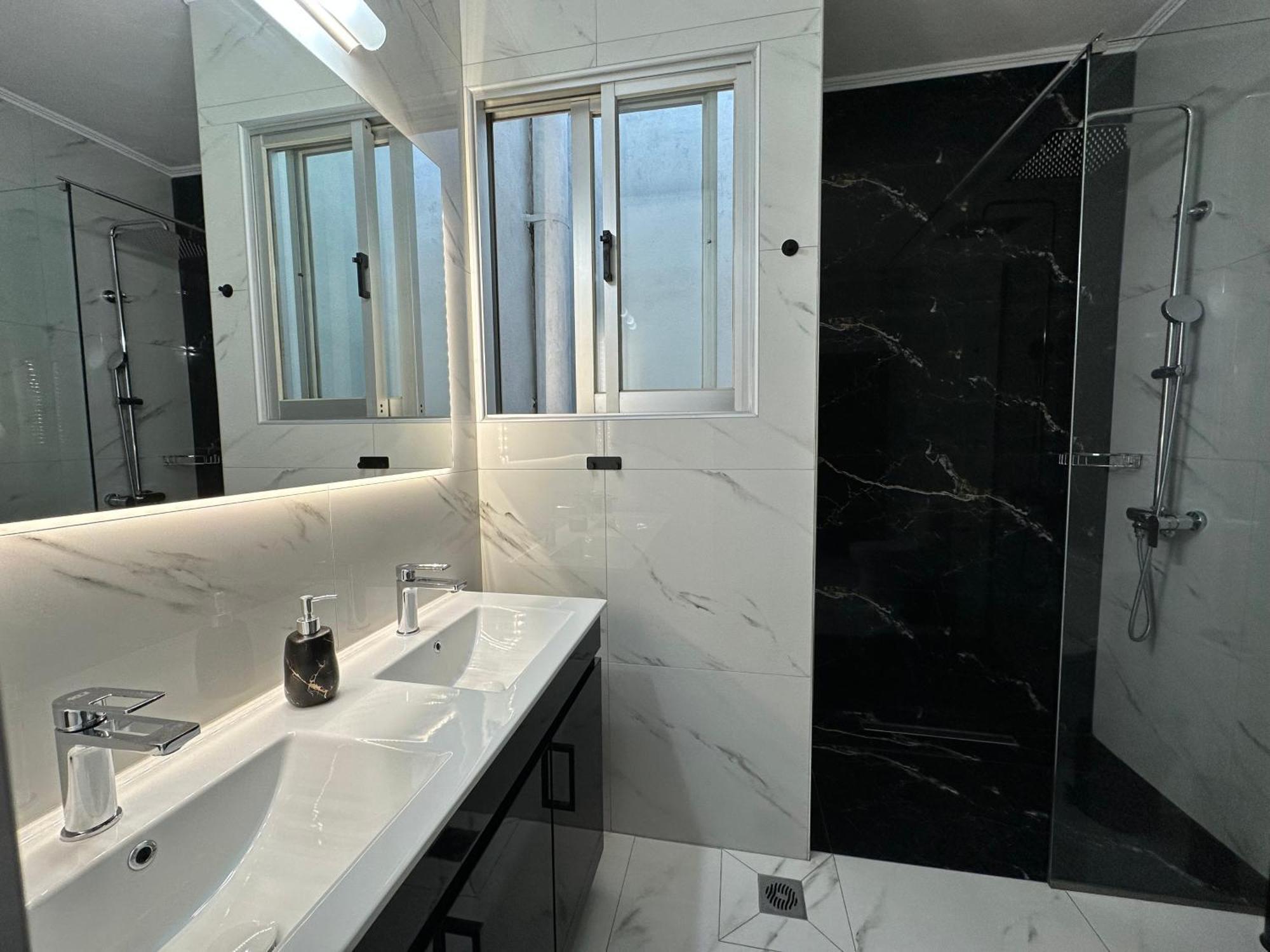 W Pearl Suite Néa Péramos エクステリア 写真